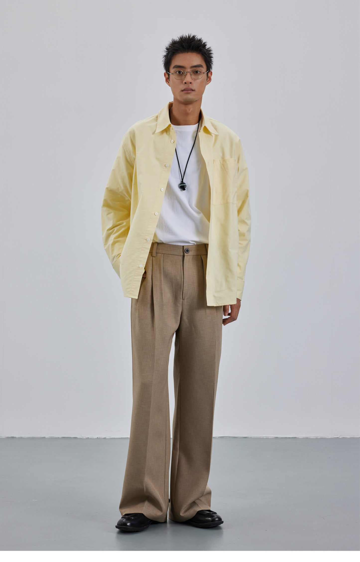 Adjustable 3-pleat casual pants