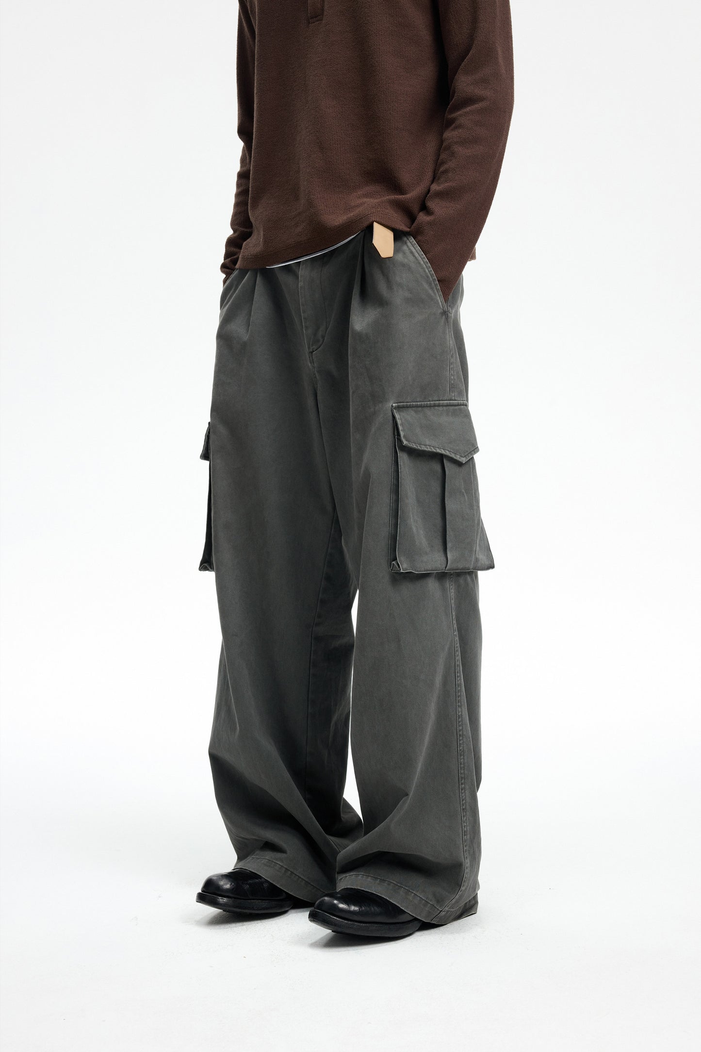 Wash-Finish Straight-Leg Cargo Pants
