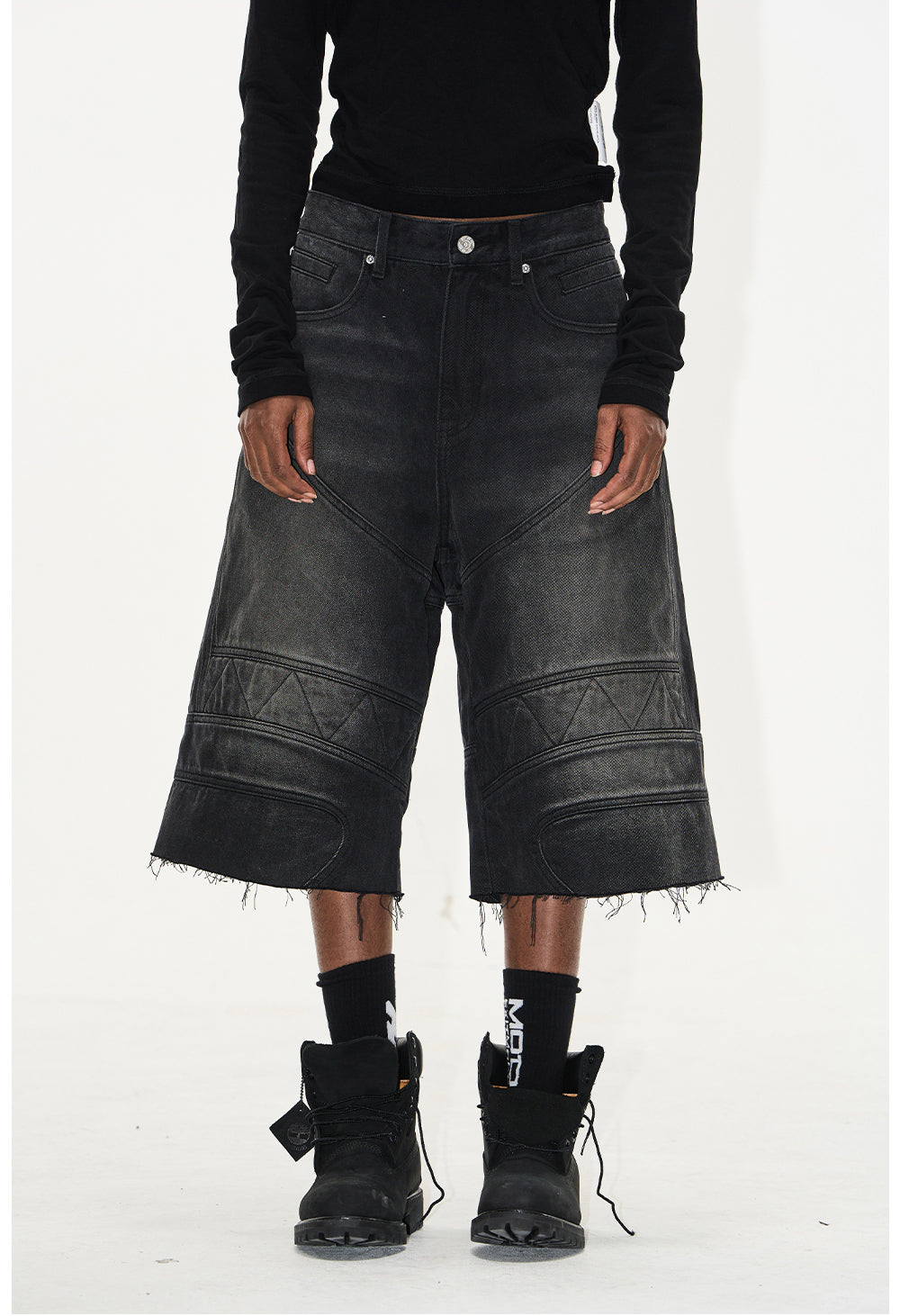 Wash-processed distressed denim shorts