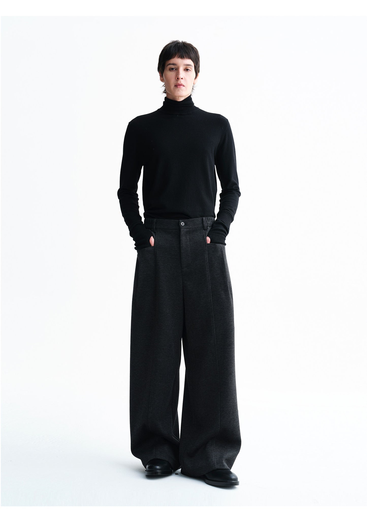 Side-seam pockets  Wide-leg pants