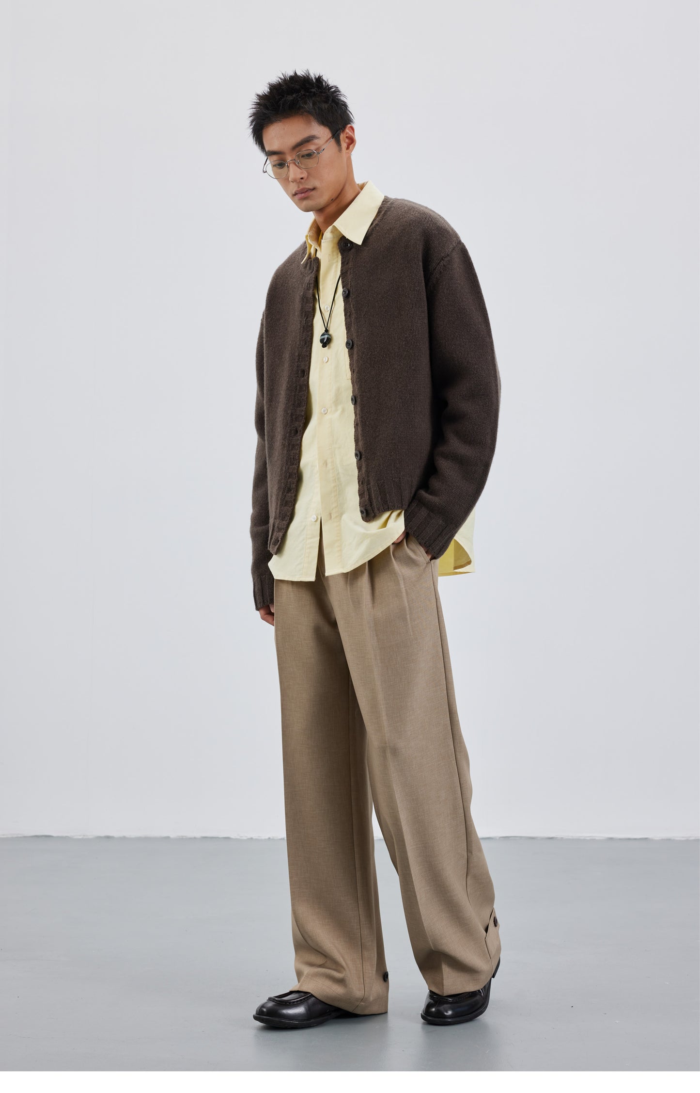 Adjustable 3-pleat casual pants