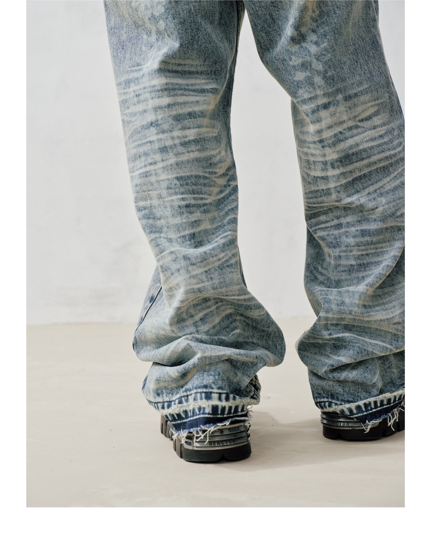 Loose-fit straight-leg washed jeans