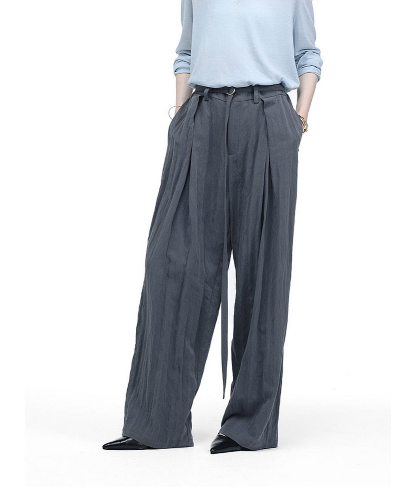 Pleated Casual Pants with a Belt
