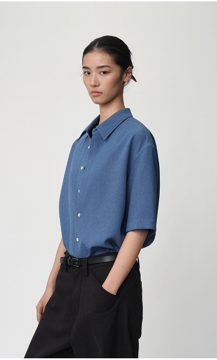 Standard Color Shirt with Pleats on the Side Seams