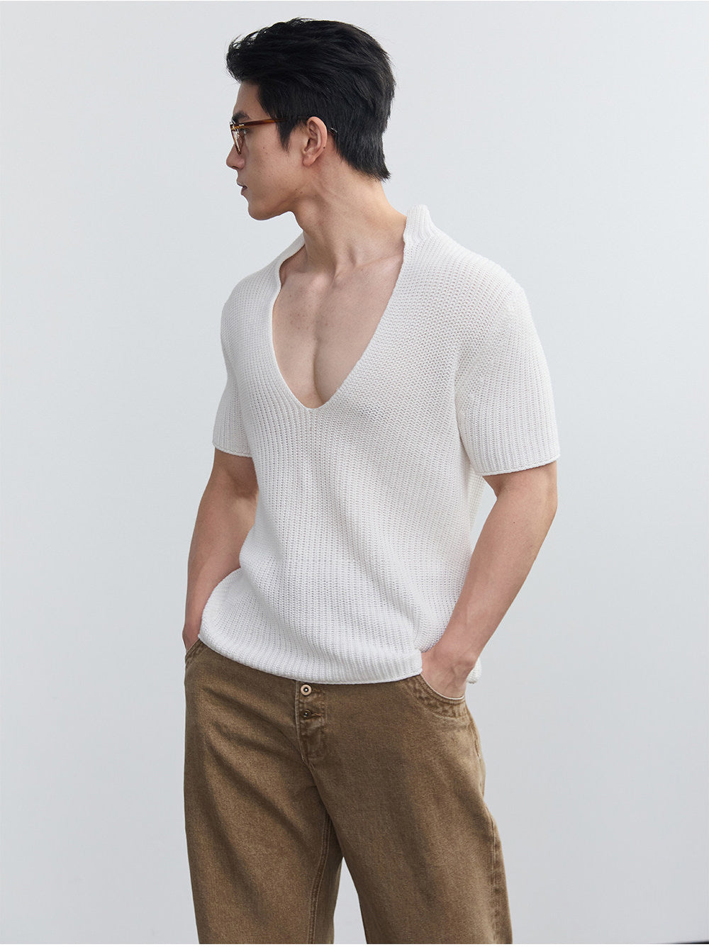 깊은 브이넥 케이블 니트 스웨터