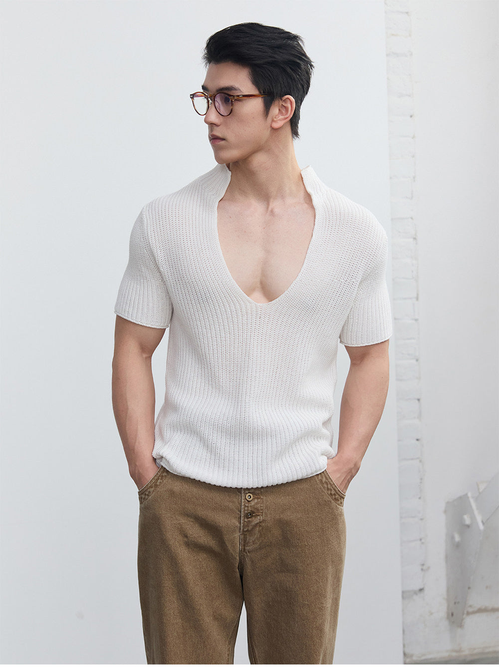 깊은 브이넥 케이블 니트 스웨터
