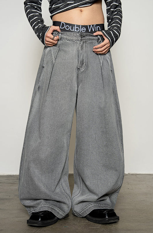 Loose Pleated Jeans