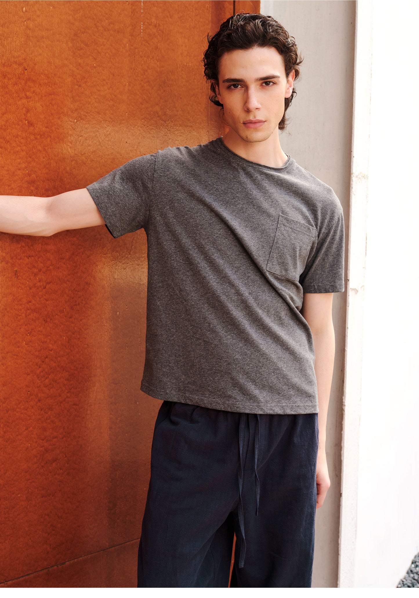 Loose-Fit T-Shirt with Frayed Collar and Pockets