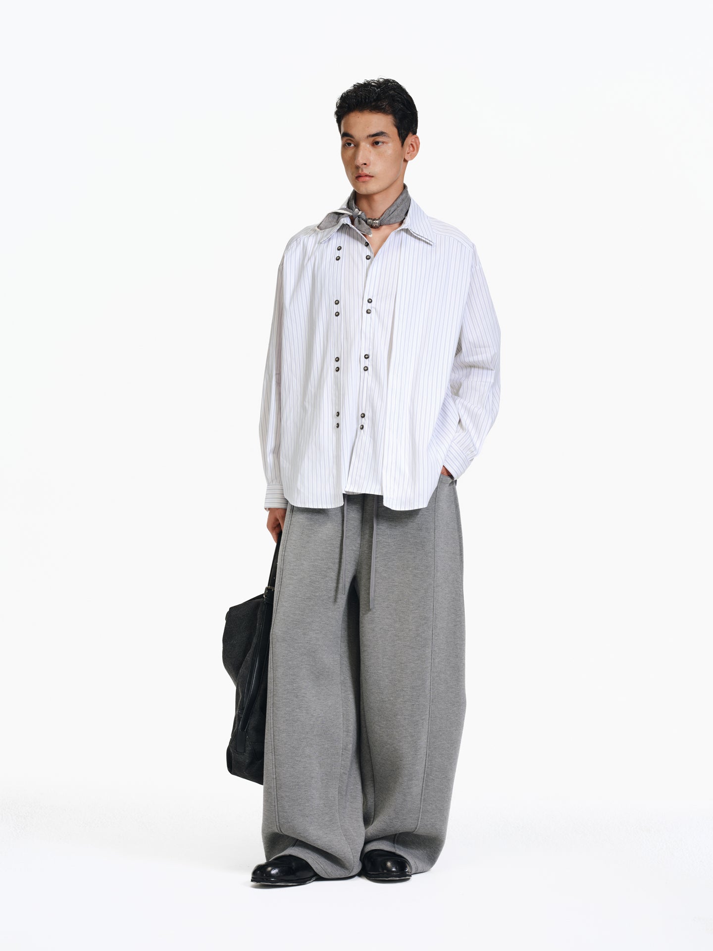 Casual pants with elastic waistband