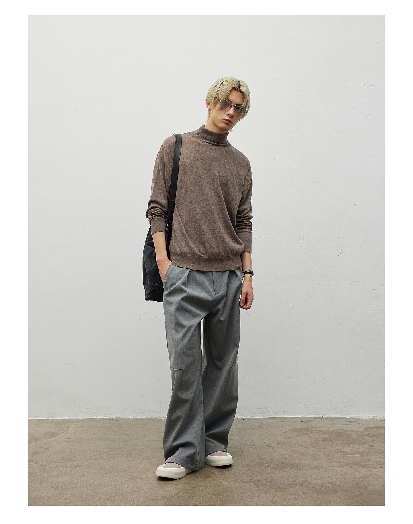 Curved Single-Pleat Casual Pants