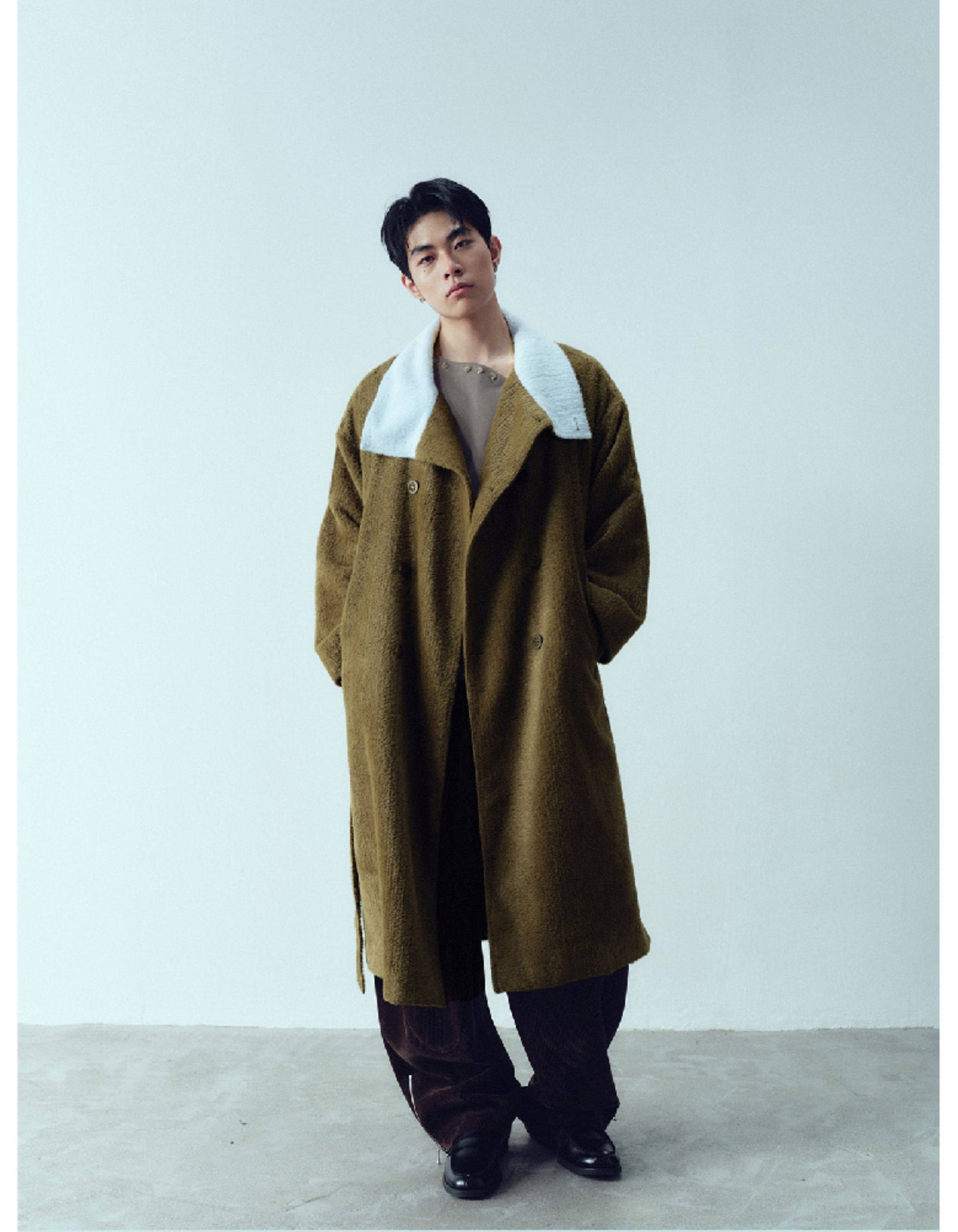 Double-breasted collar coat