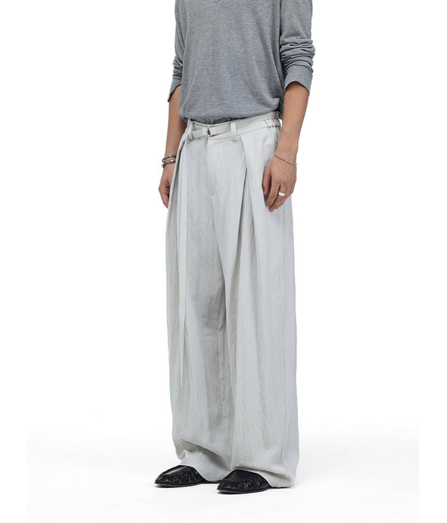 Pleated Casual Pants with a Belt