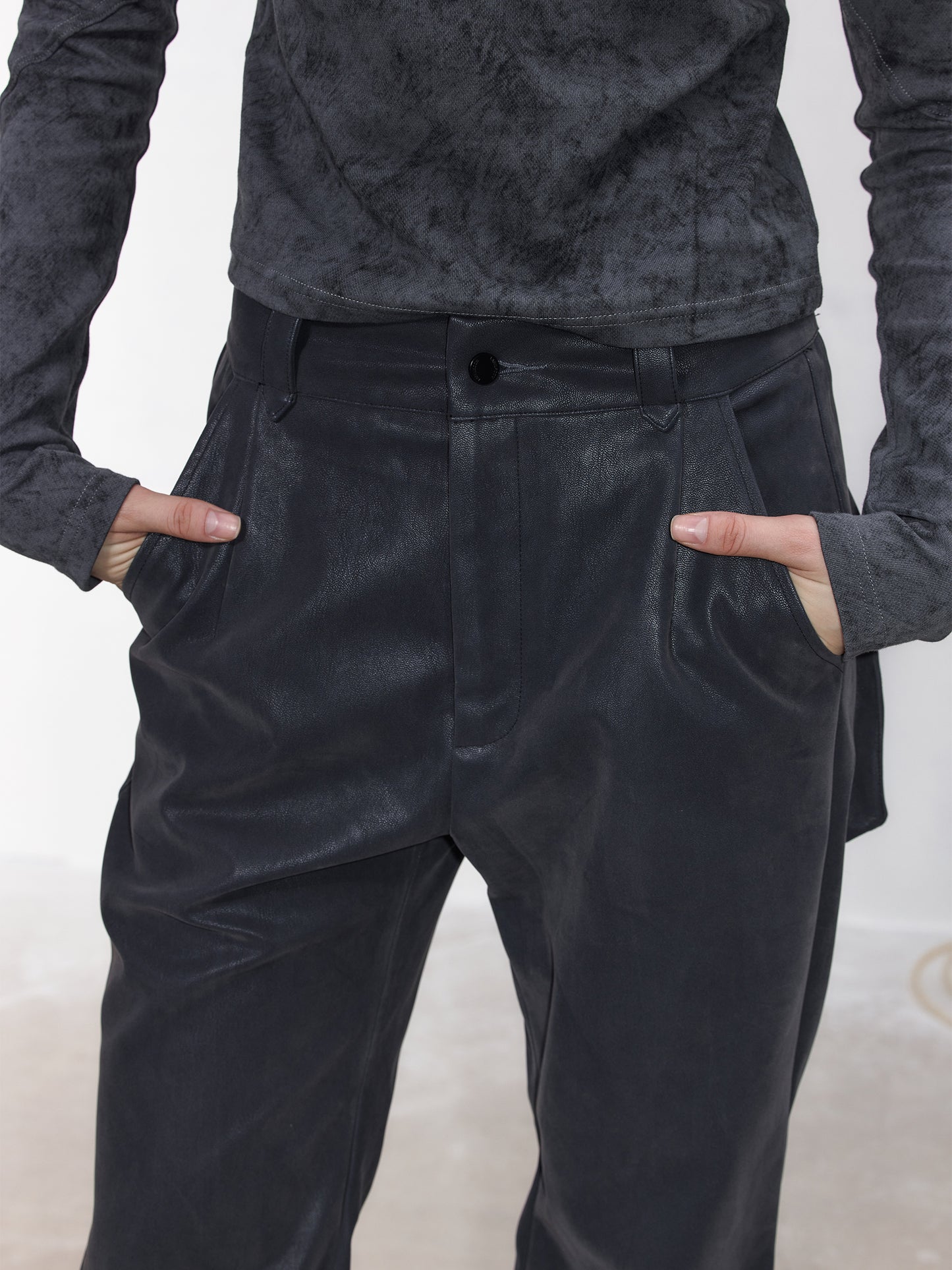 Embossed 3D pockets Flared leather pants