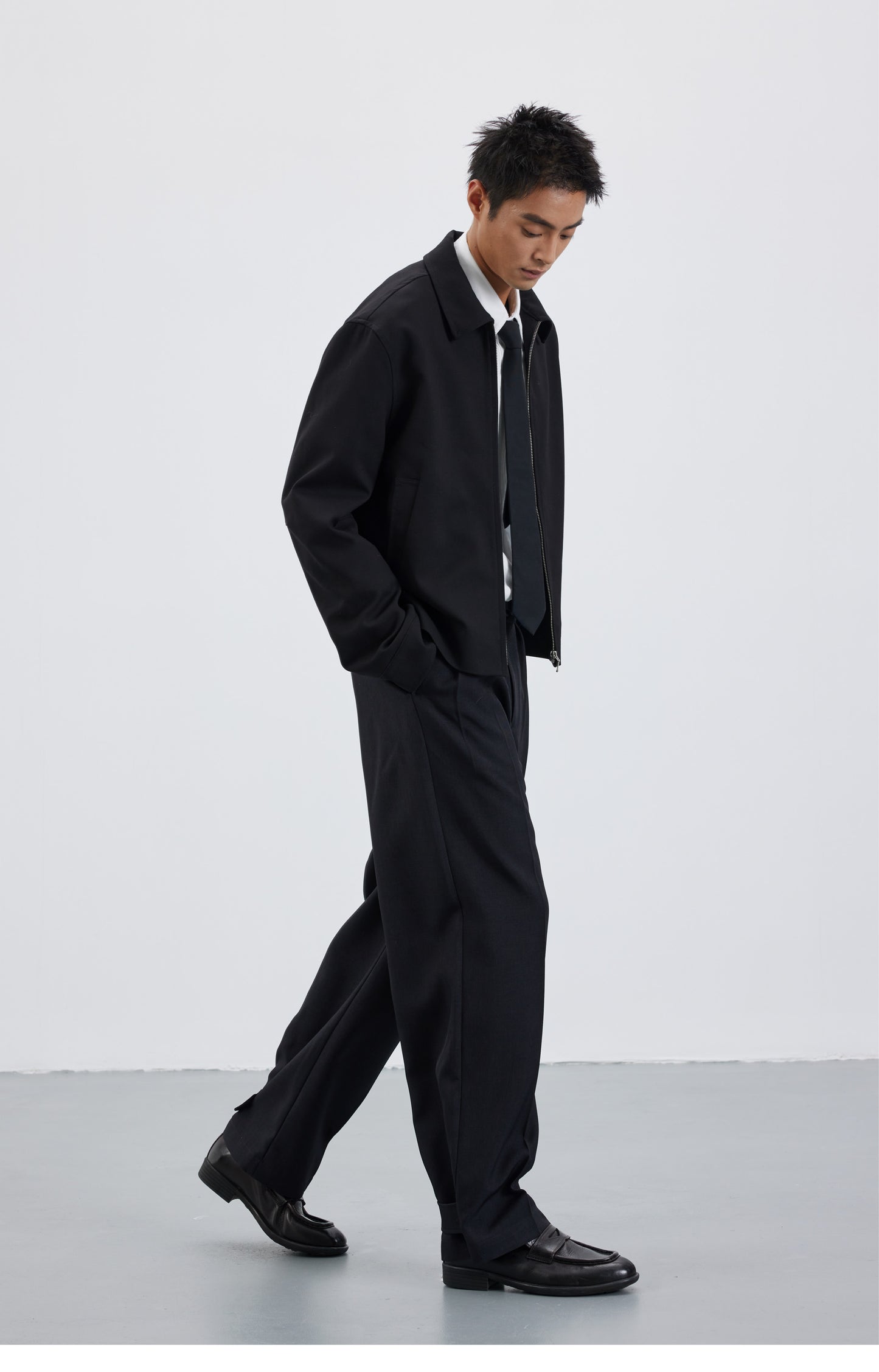 Adjustable 3-pleat casual pants