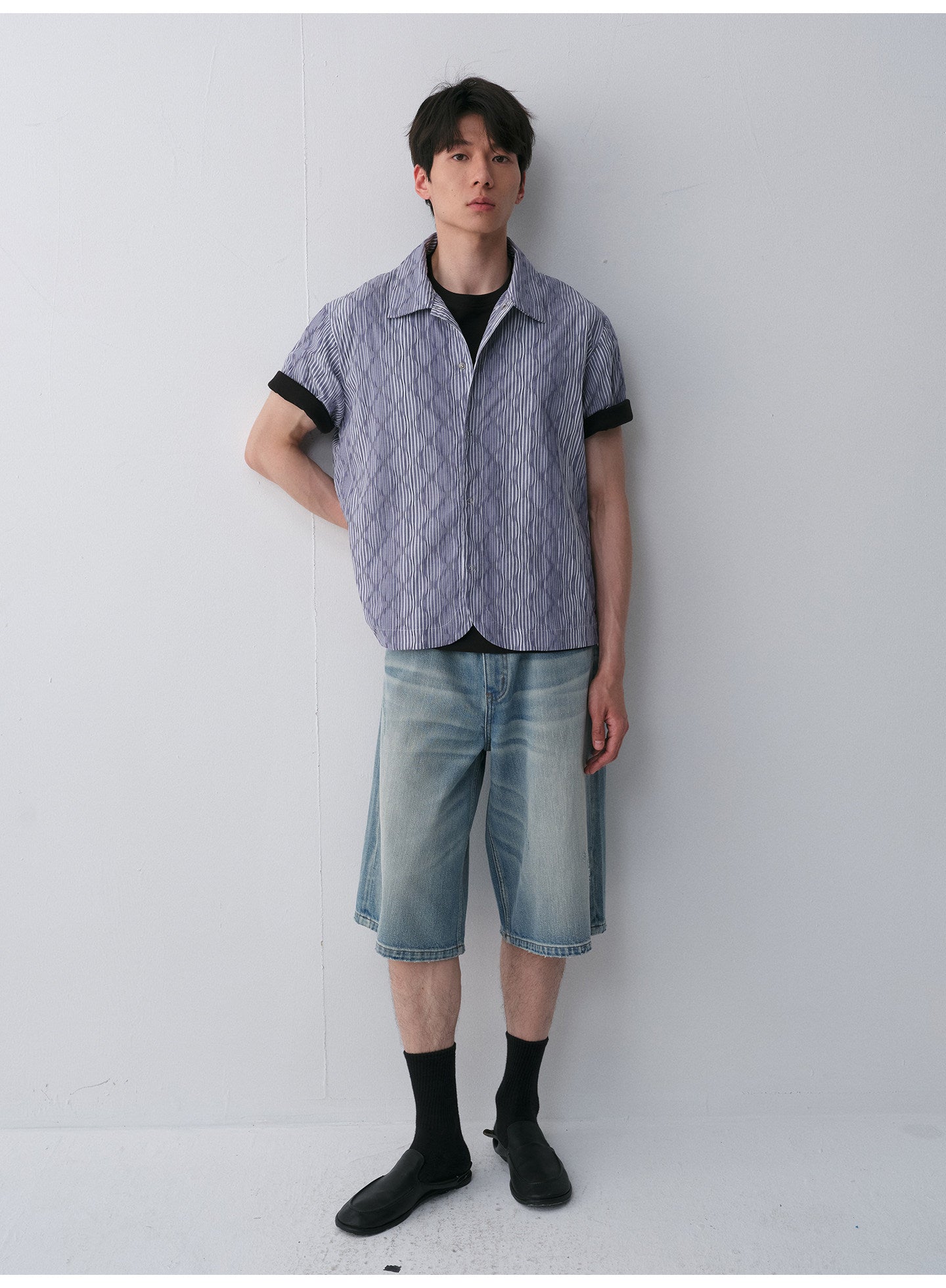 Pleated short-lapel shirt