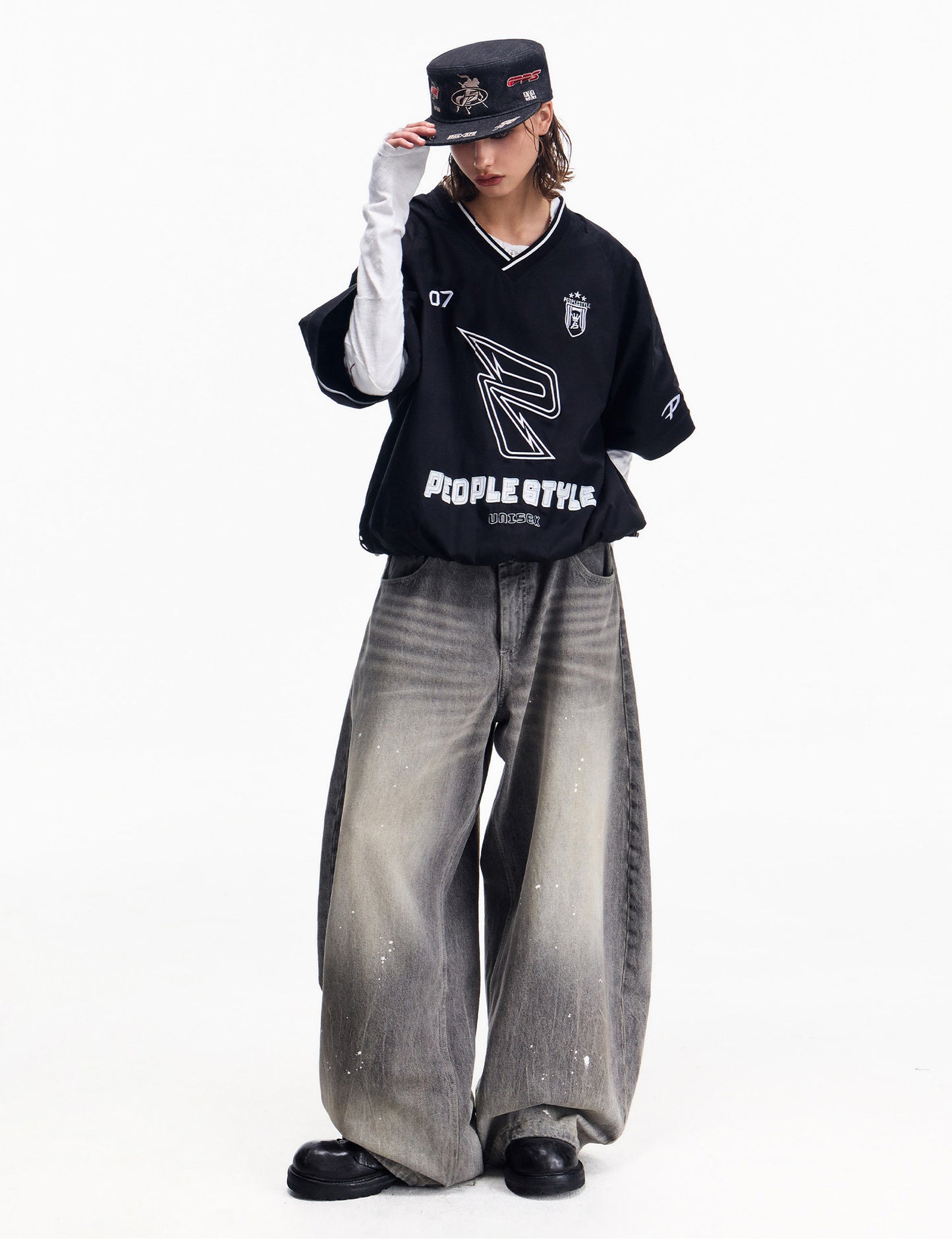 Detachable sleeves V-neck shirt