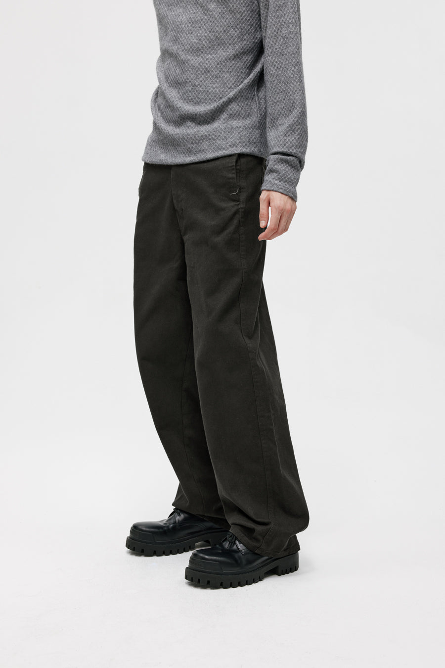 Twill scimitar-cut casual pants