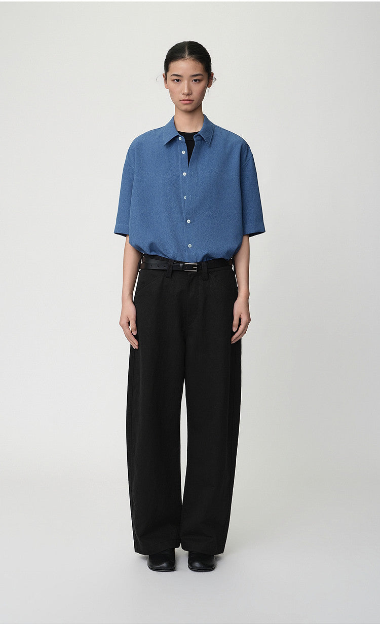 Standard Color Shirt with Pleats on the Side Seams