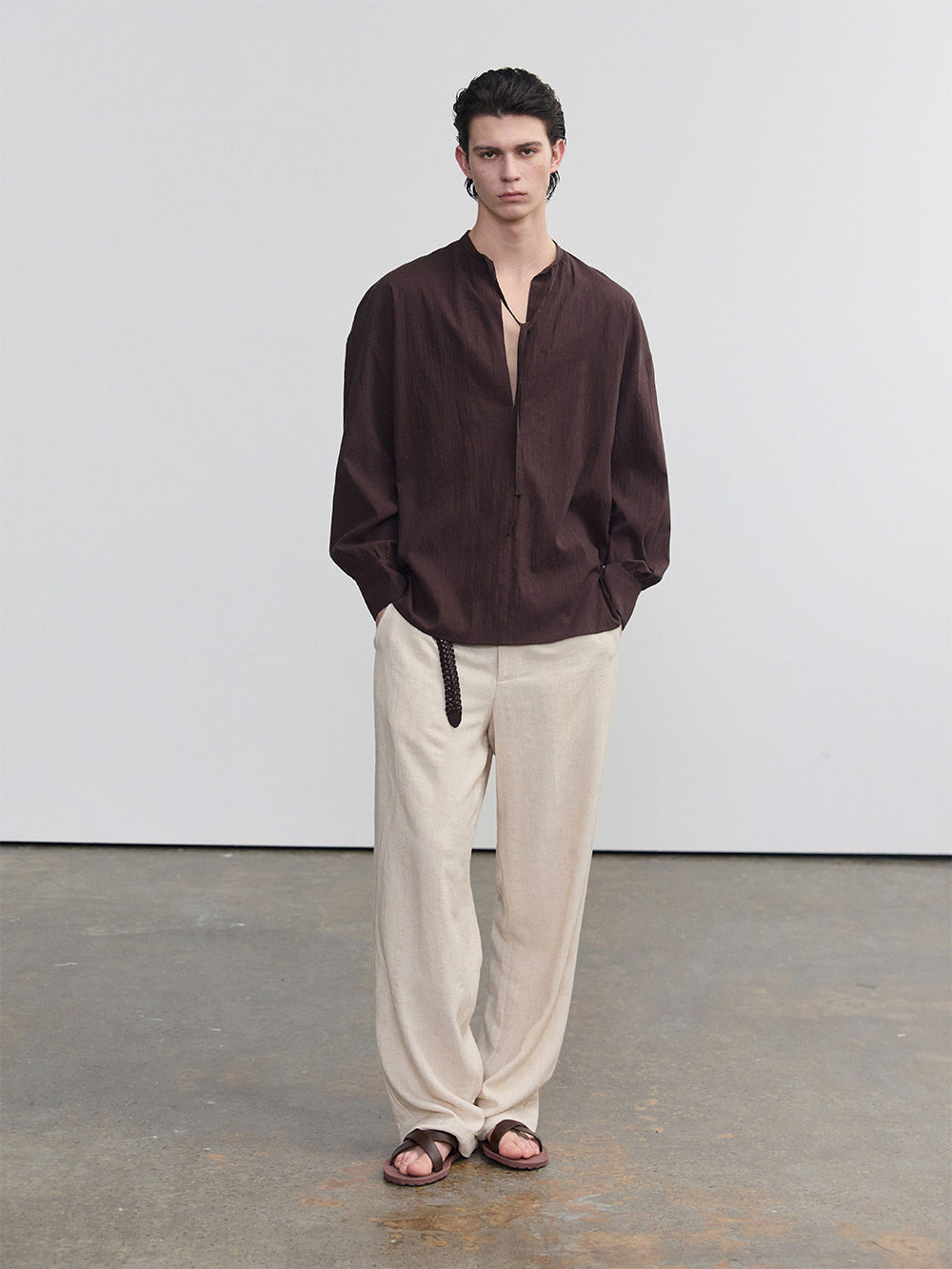 Half-open collar shirt with a ribbon