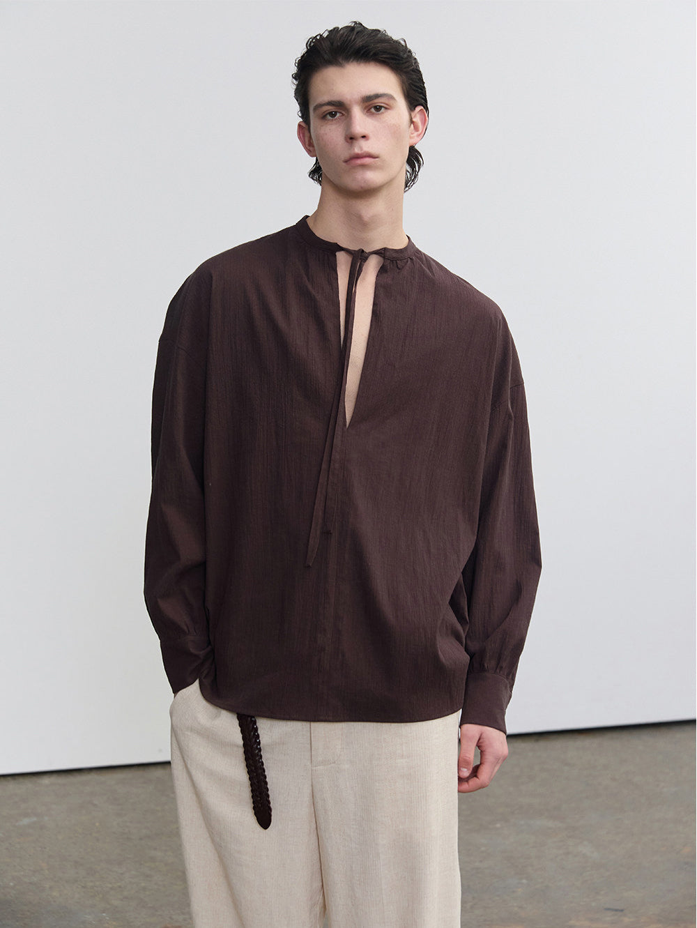 Half-open collar shirt with a ribbon