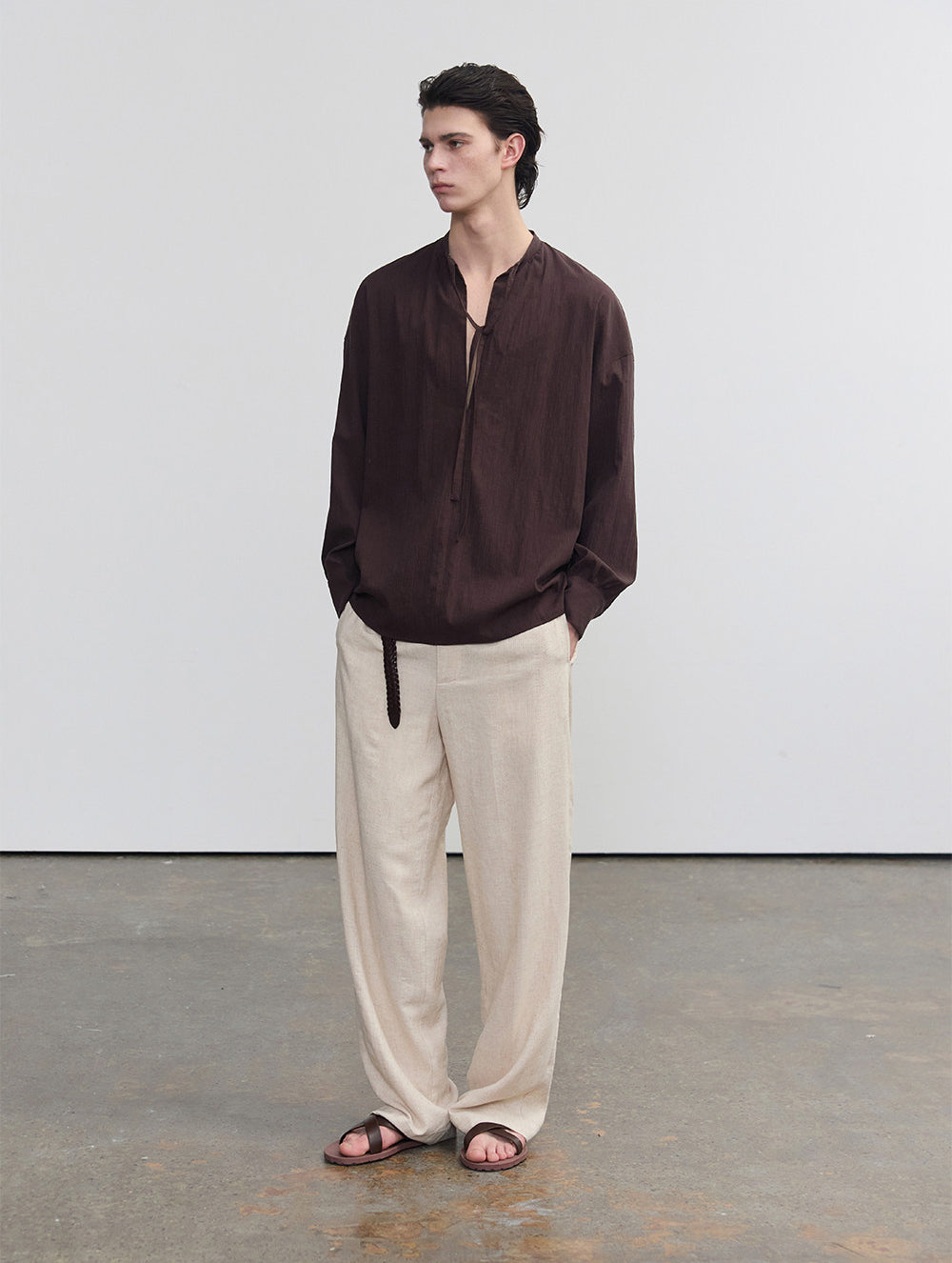 Half-open collar shirt with a ribbon