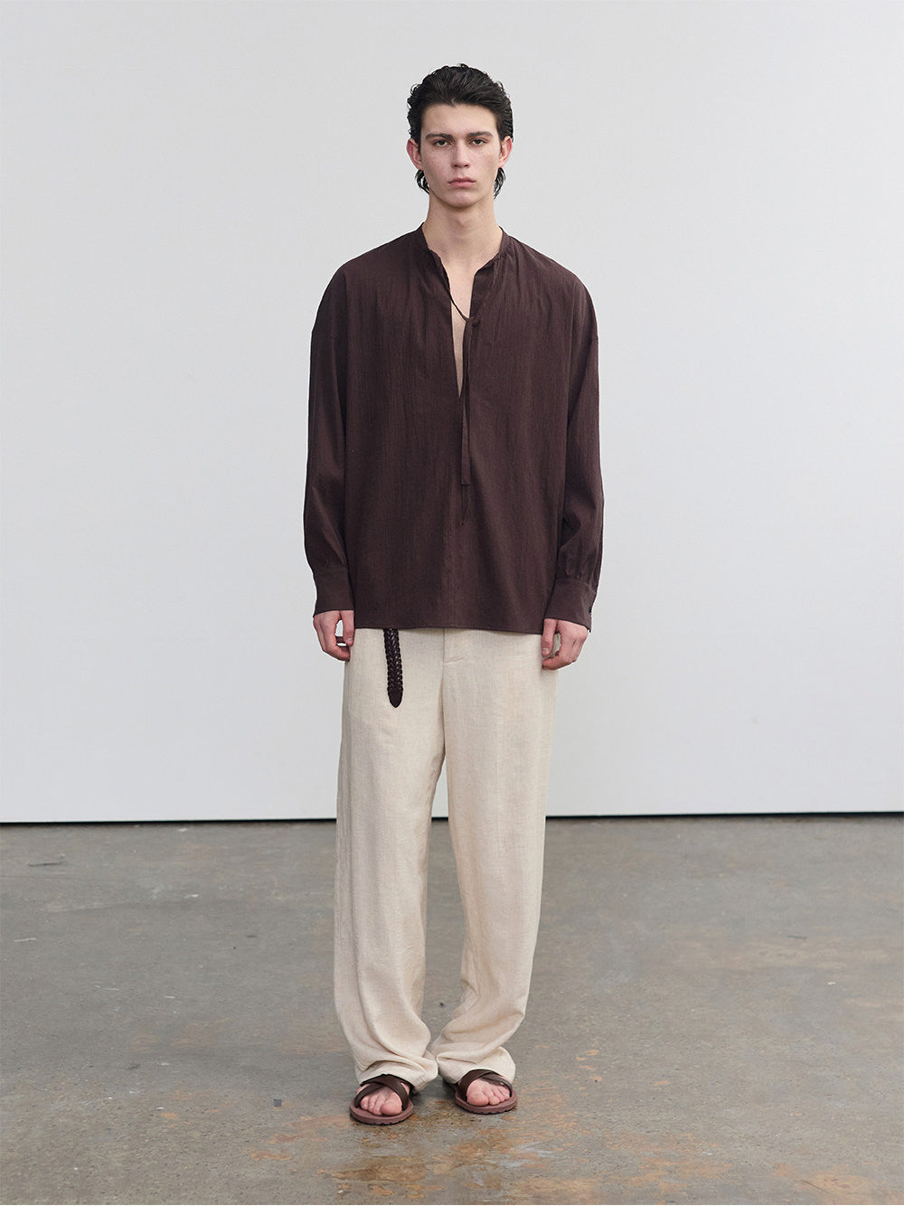 Half-open collar shirt with a ribbon