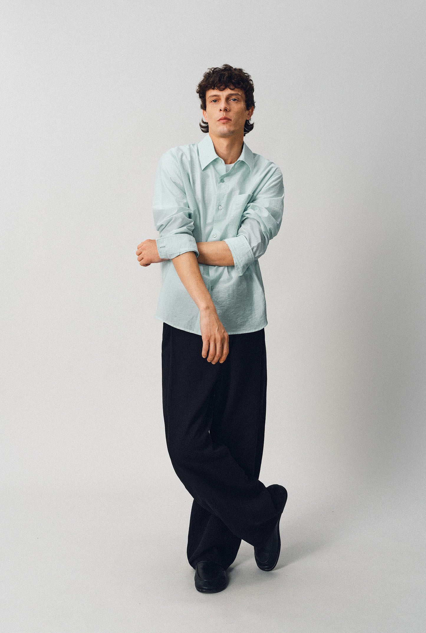 Lightweight and lightweight-feeling shirt