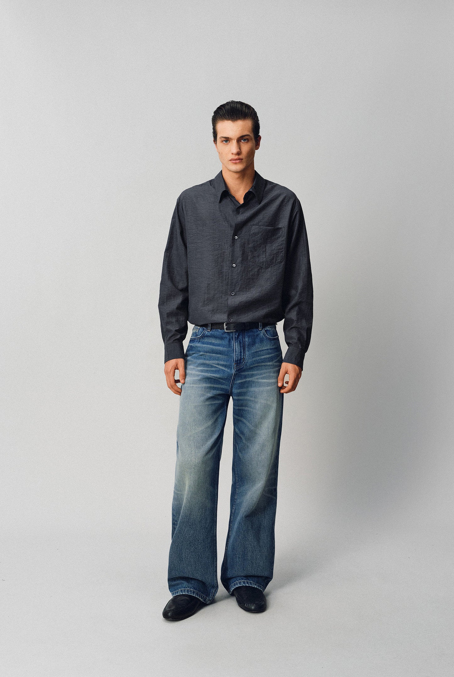 Lightweight and lightweight-feeling shirt