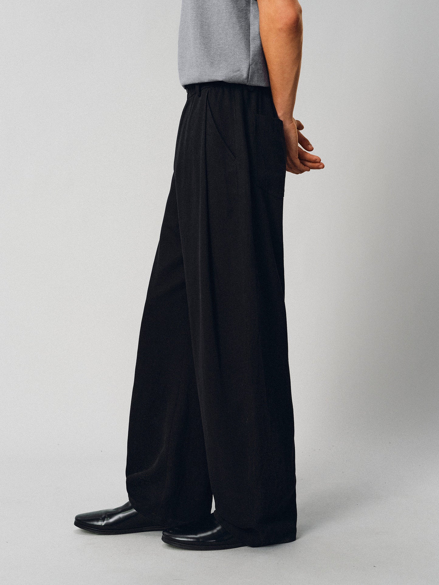 Casual Pants with Side Pleats and Elastic Waistband