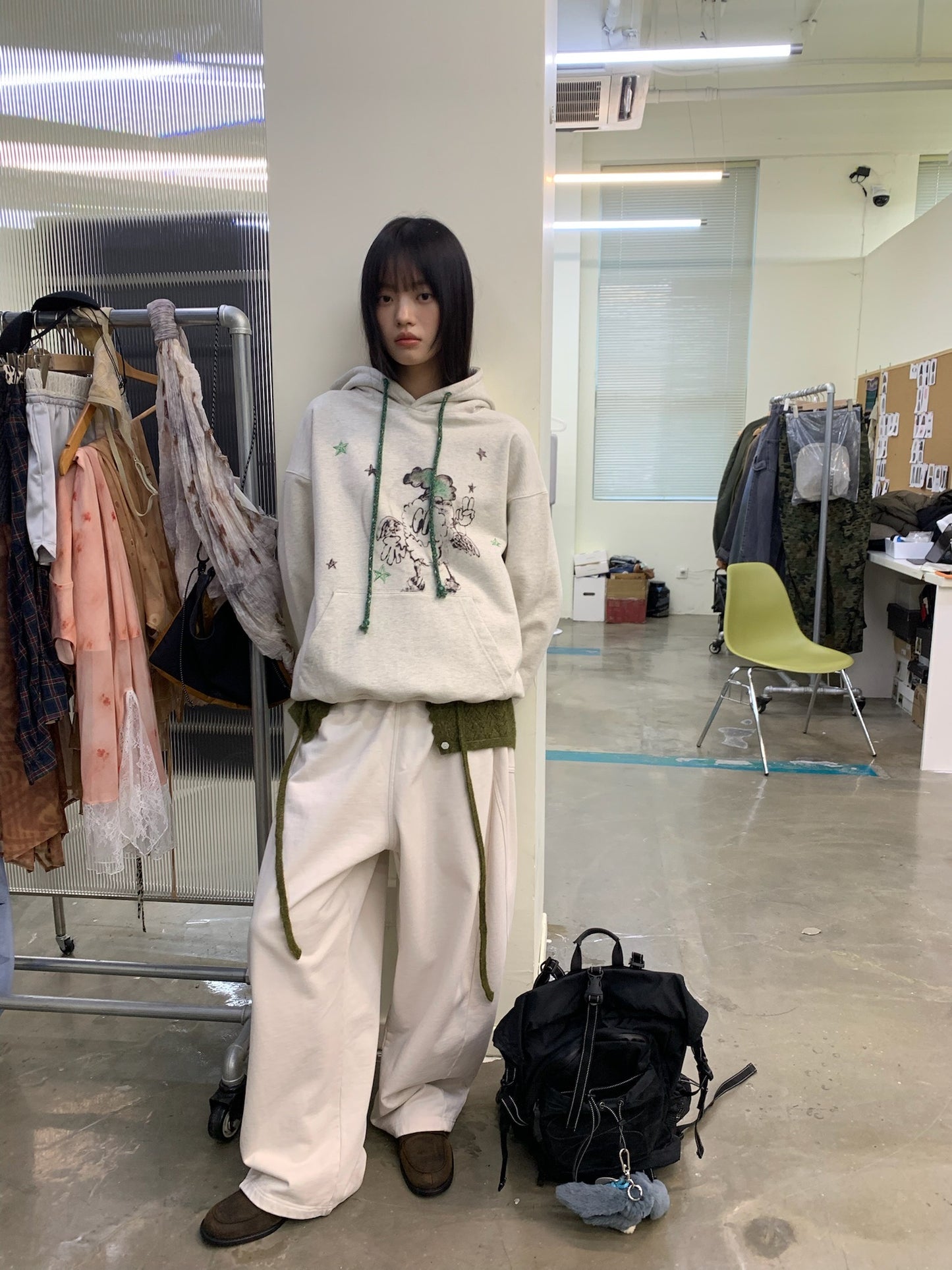 Scimitar cut knit casual pants