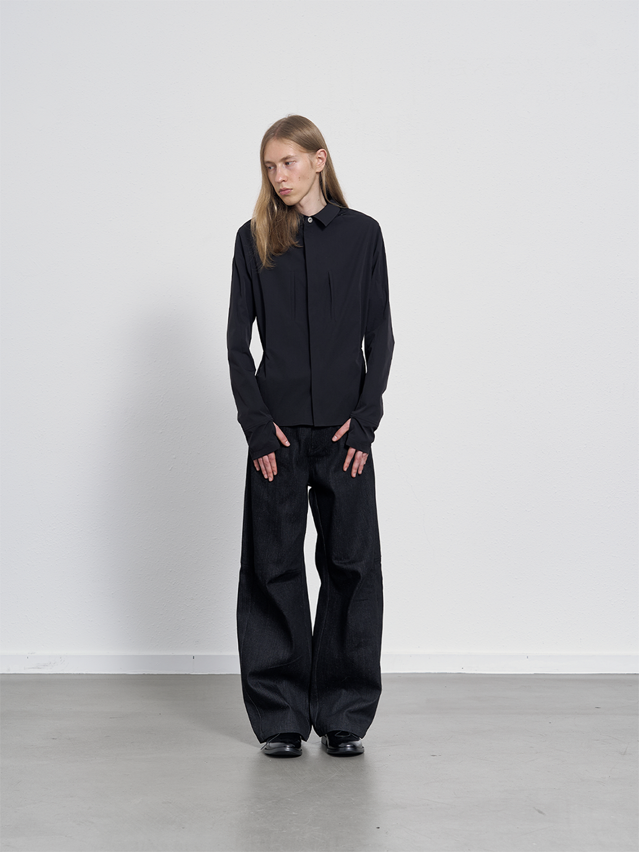 Water-repellent shirt with removable hood