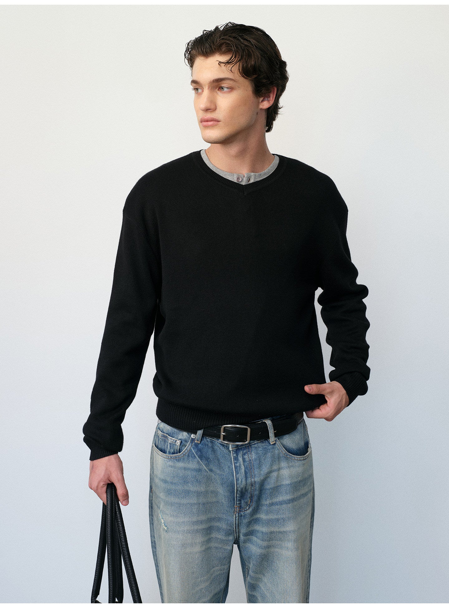 Functional Wool Yarn V-Neck Knit