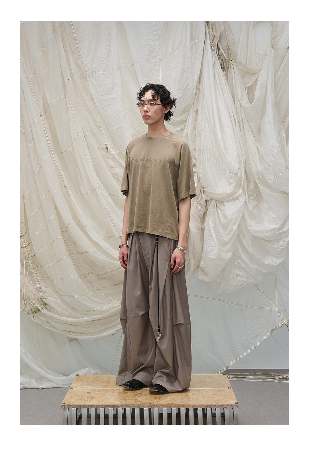Loose-fitting scimitar silhouette Casual pants