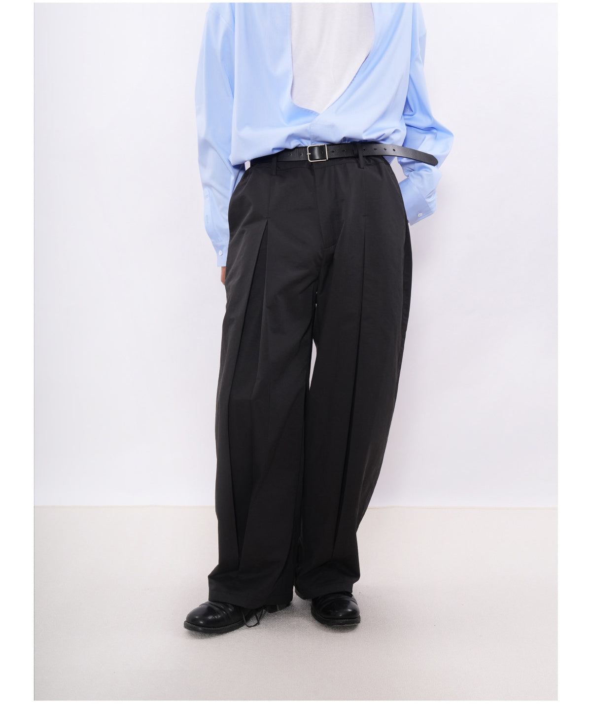 Pleated Curved Pants