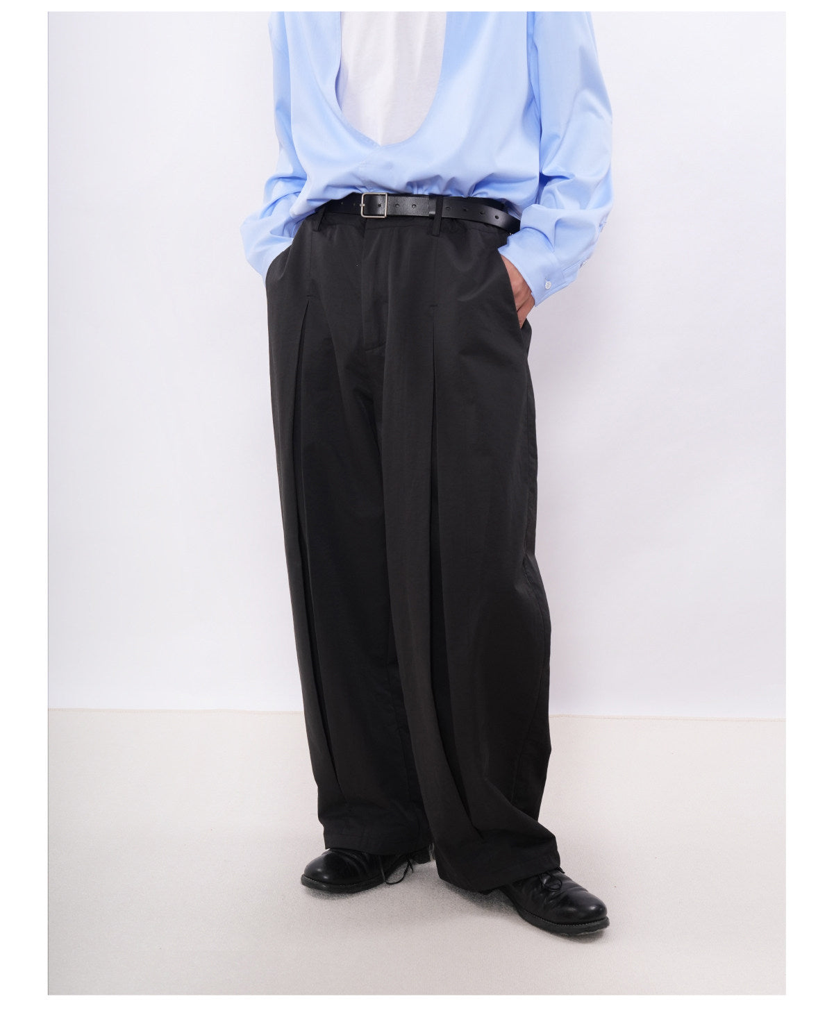 Pleated Curved Pants