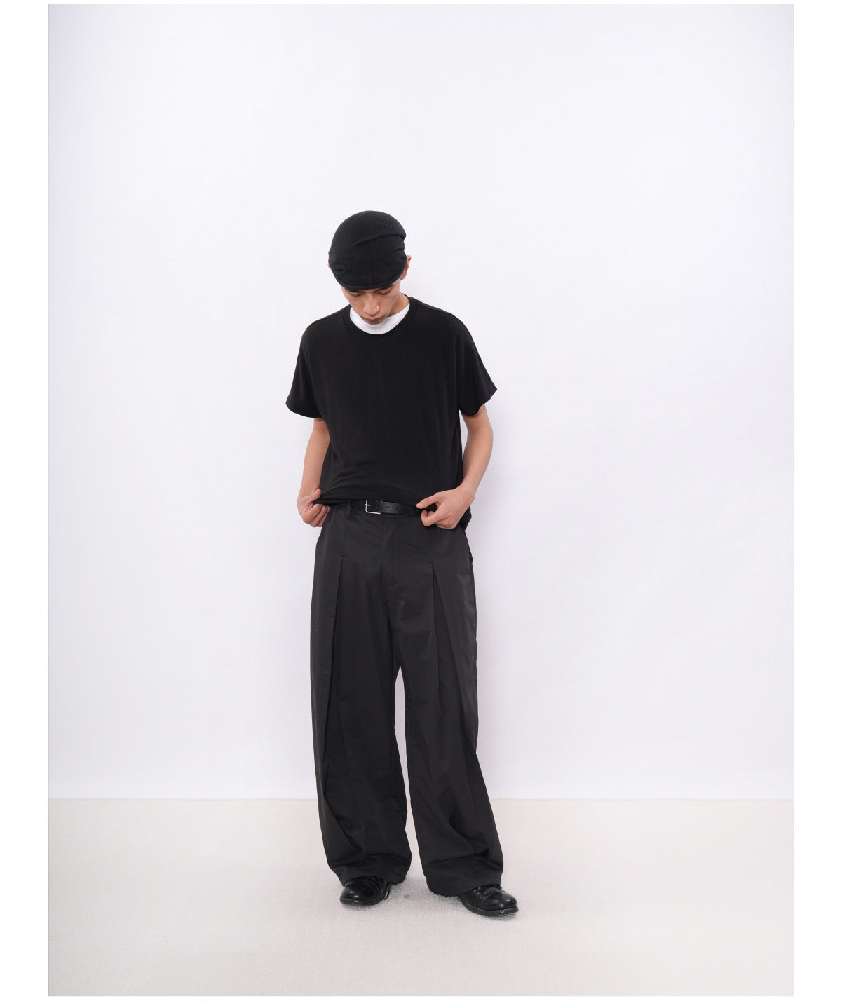 Pleated Curved Pants