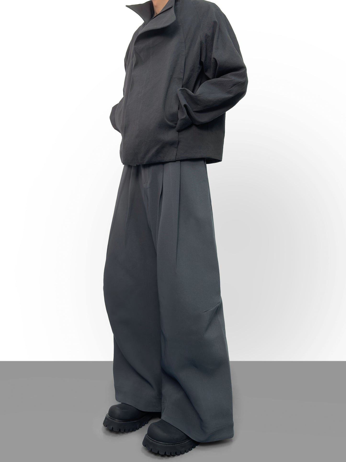 Pleated wide pants