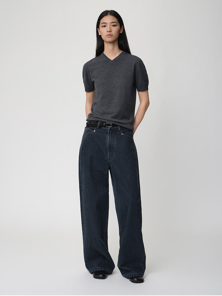 V-neck knit shirt