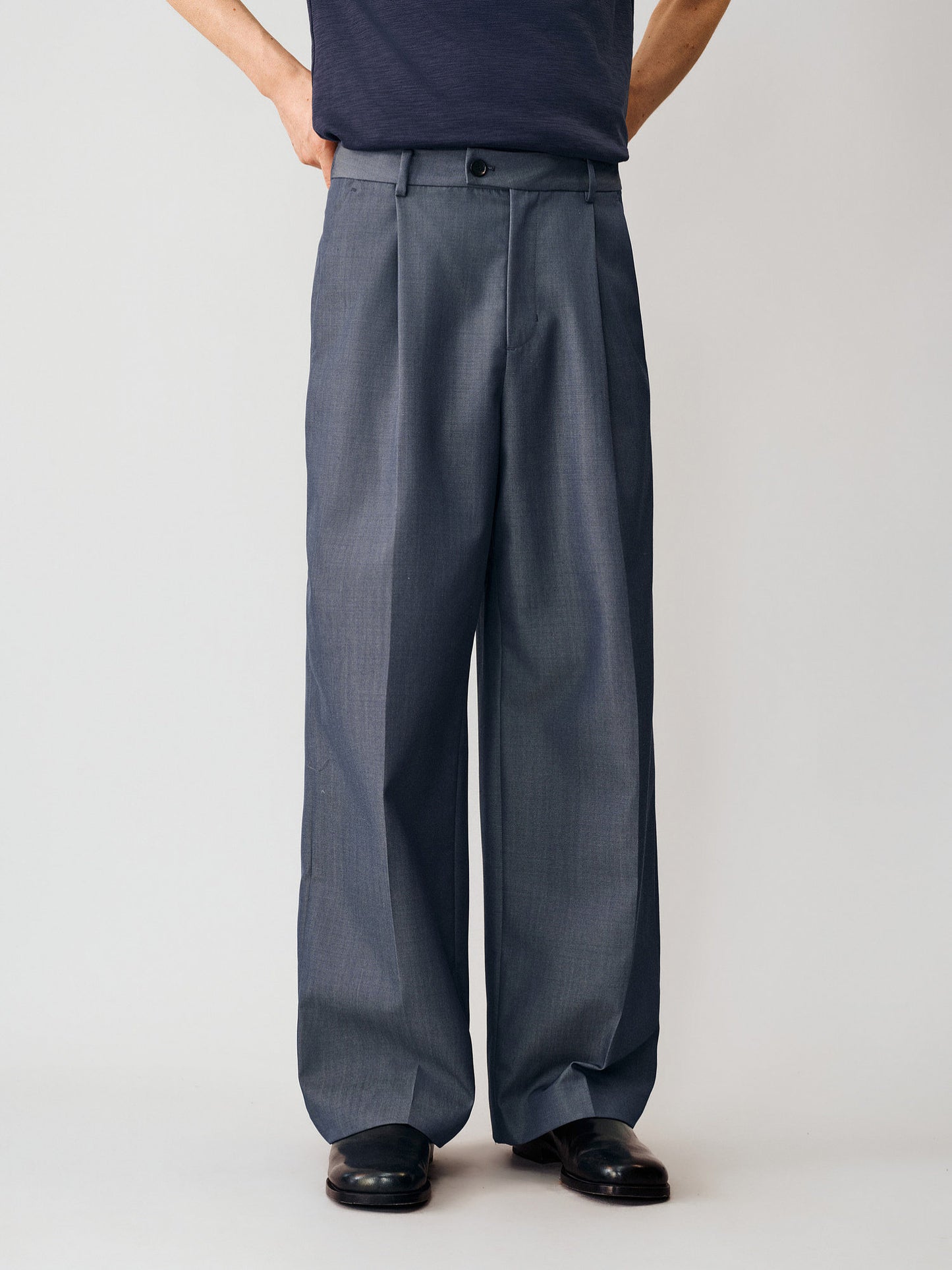 Shiny Single-Pleat Casual Pants