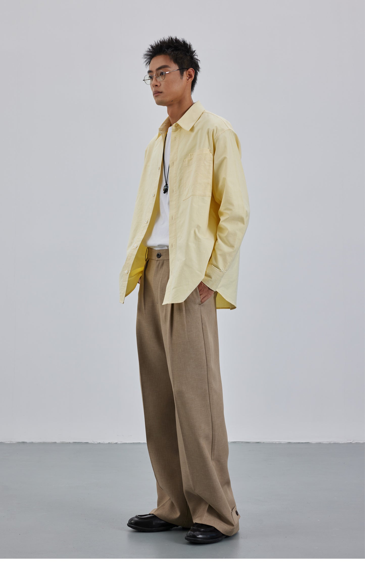 Adjustable 3-pleat casual pants