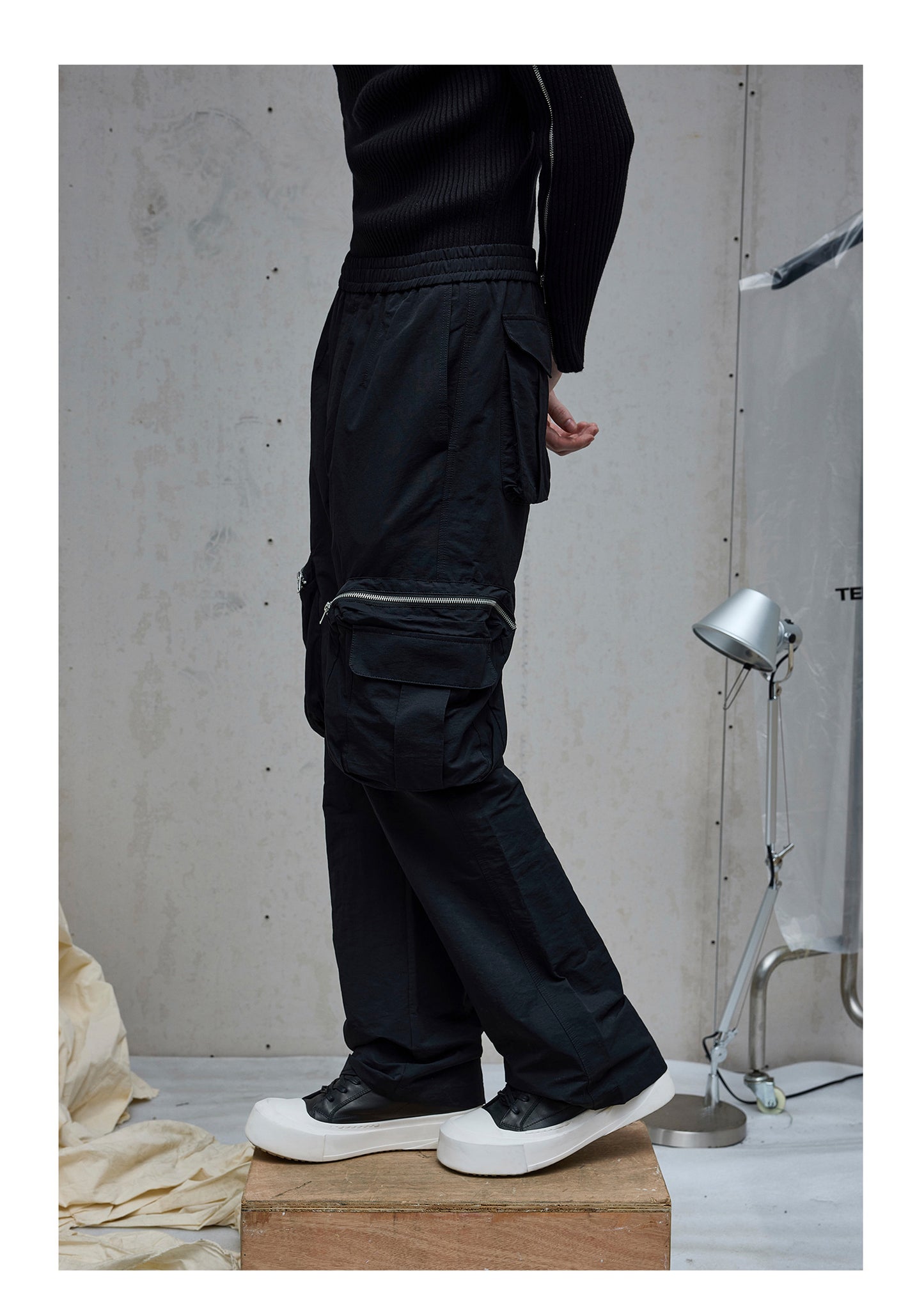 Three-dimensional pocket zipper straight pants