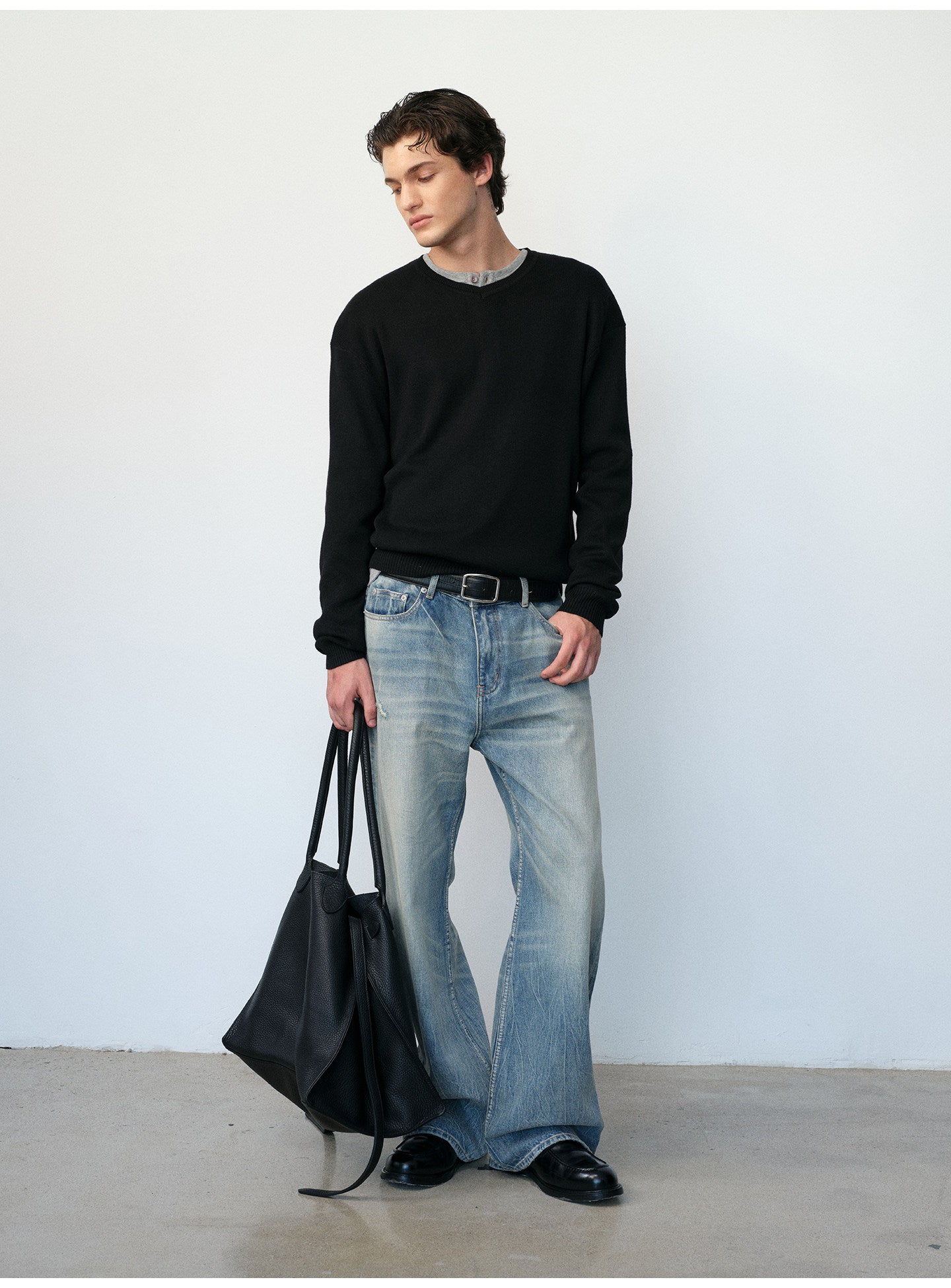 Functional Wool Yarn V-Neck Knit
