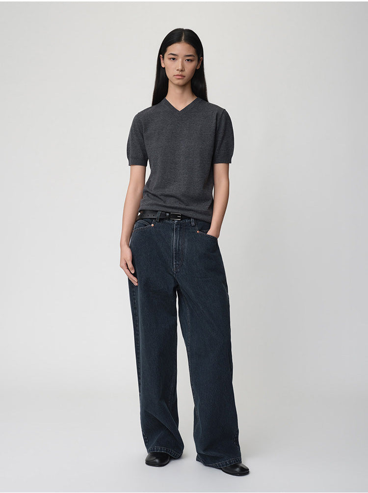 V-neck knit shirt