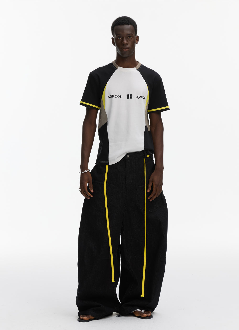 Contrast color raglan sleeve T-shirt