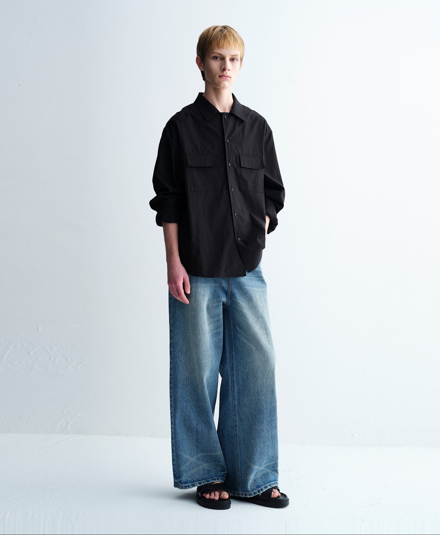 Wash-Damaged Wide-Leg Jeans