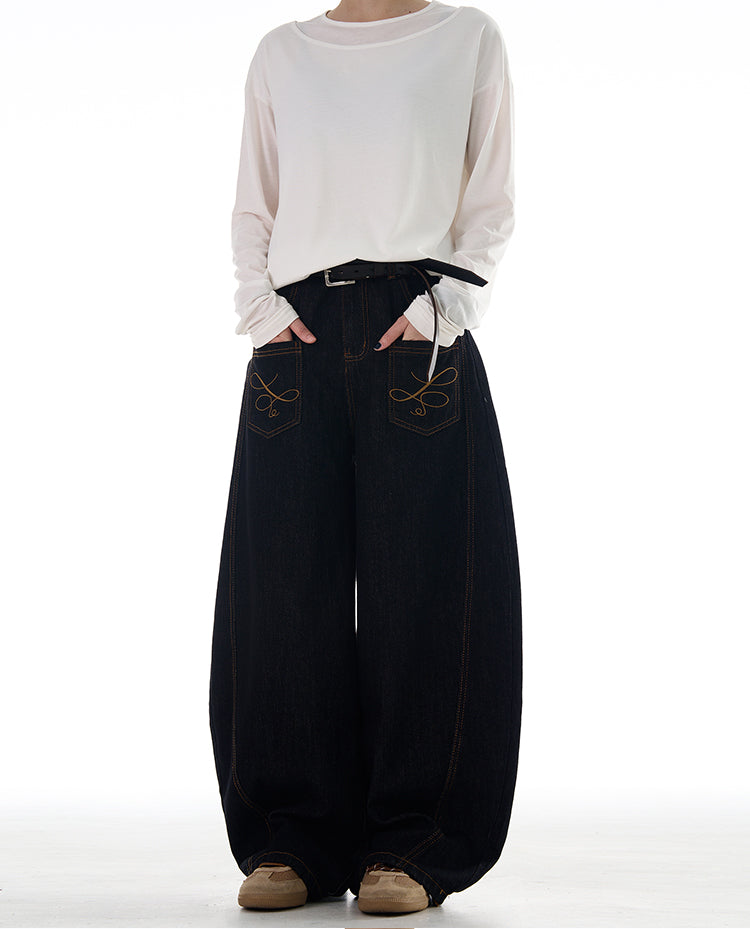 Reverse pocket design scimitar jeans