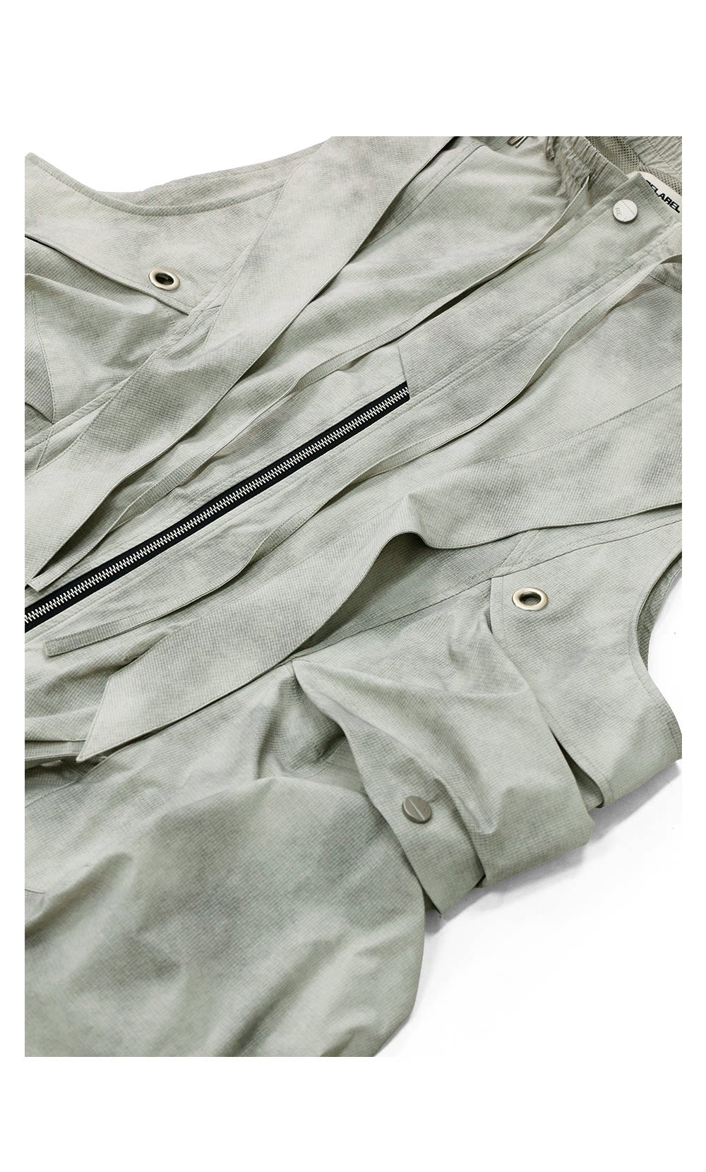 Removable drop-shoulder vest