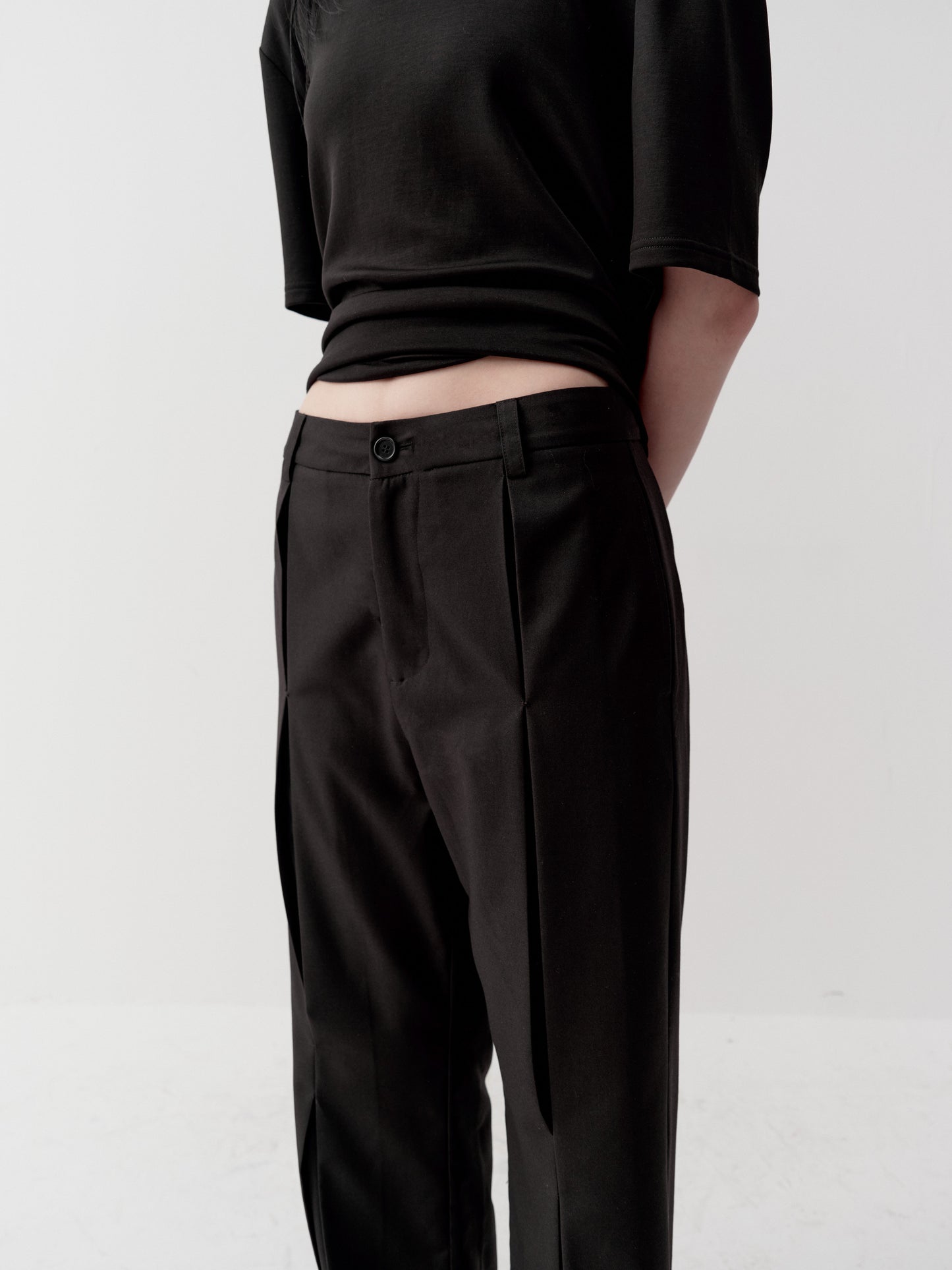 Inner-Work Pleated Wide-Leg Pants