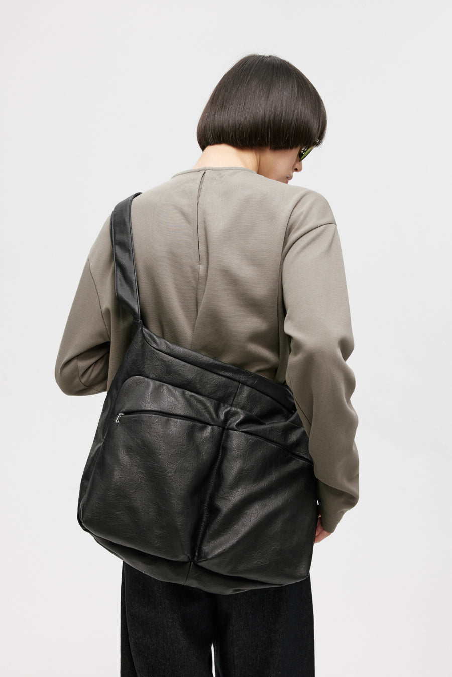 Leather shoulder bag