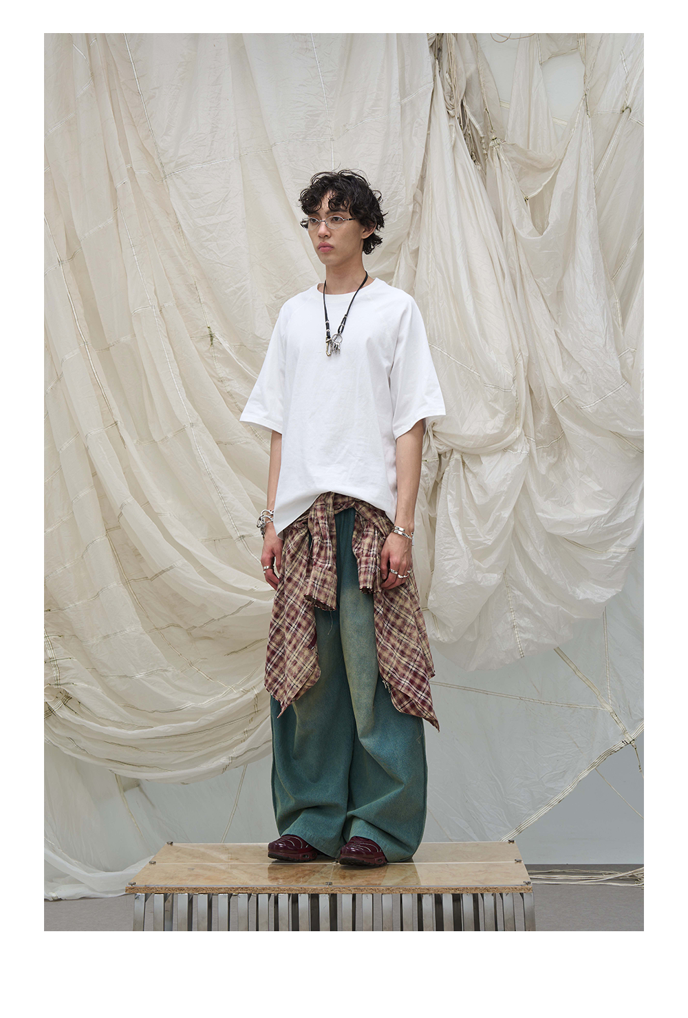 Leg Pleats Washed Jeans